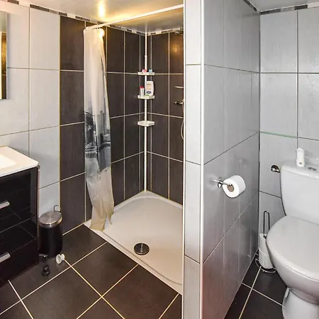 2 Bedroom Pet Friendly In *